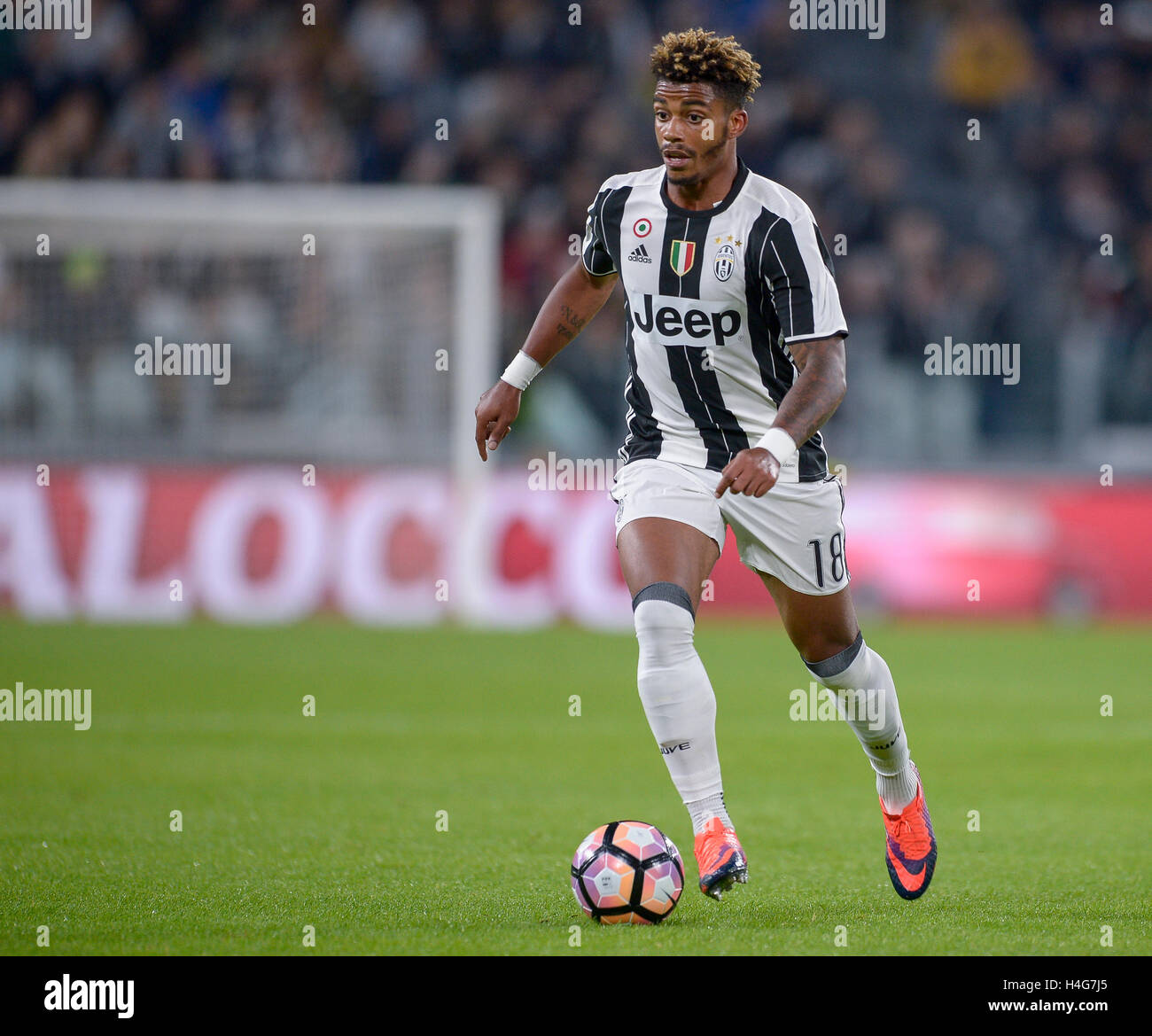 Turin, Italy, 15 october 2016: Mario Lemina of Juventus FC in action during  the Serie A football match between Juventus FC and Udinese Calcio. Credit:  Nicolò Campo/Alamy Live News Stock Photo - Alamy