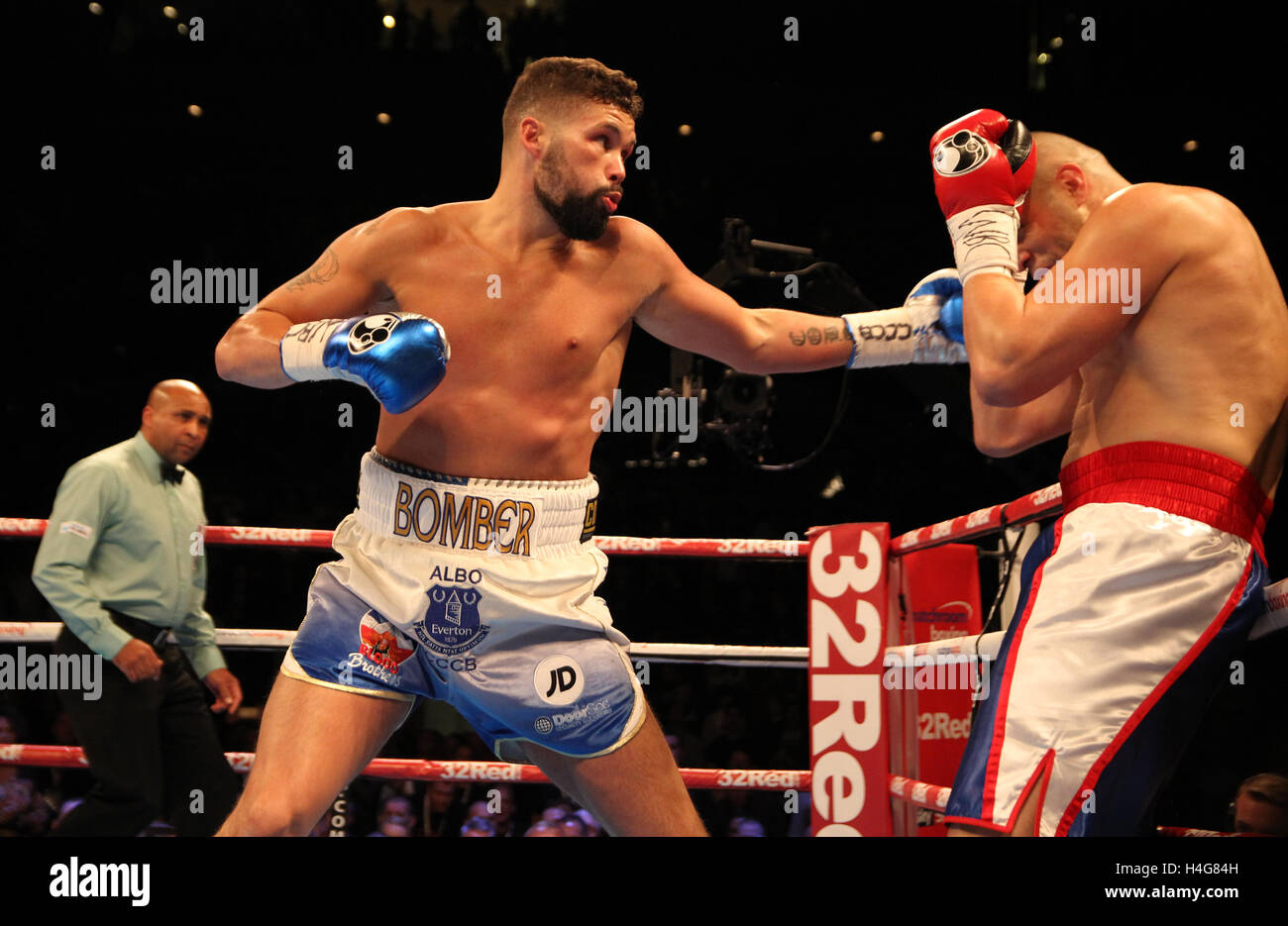 Echo Arena, Liverpool , UK 15th October 2016. Tony Bellew v BJ Flores Matchroom Boxing Fight Night.  Tony Bellew (Liverpool)  vs  BJ Flores (USA) during their WBC World Cruiserweight  Championship bout at Echo Arena, Liverpool  Credit: Stephen Gaunt/Touchlinepics.com/Alamy Live News Stock Photo