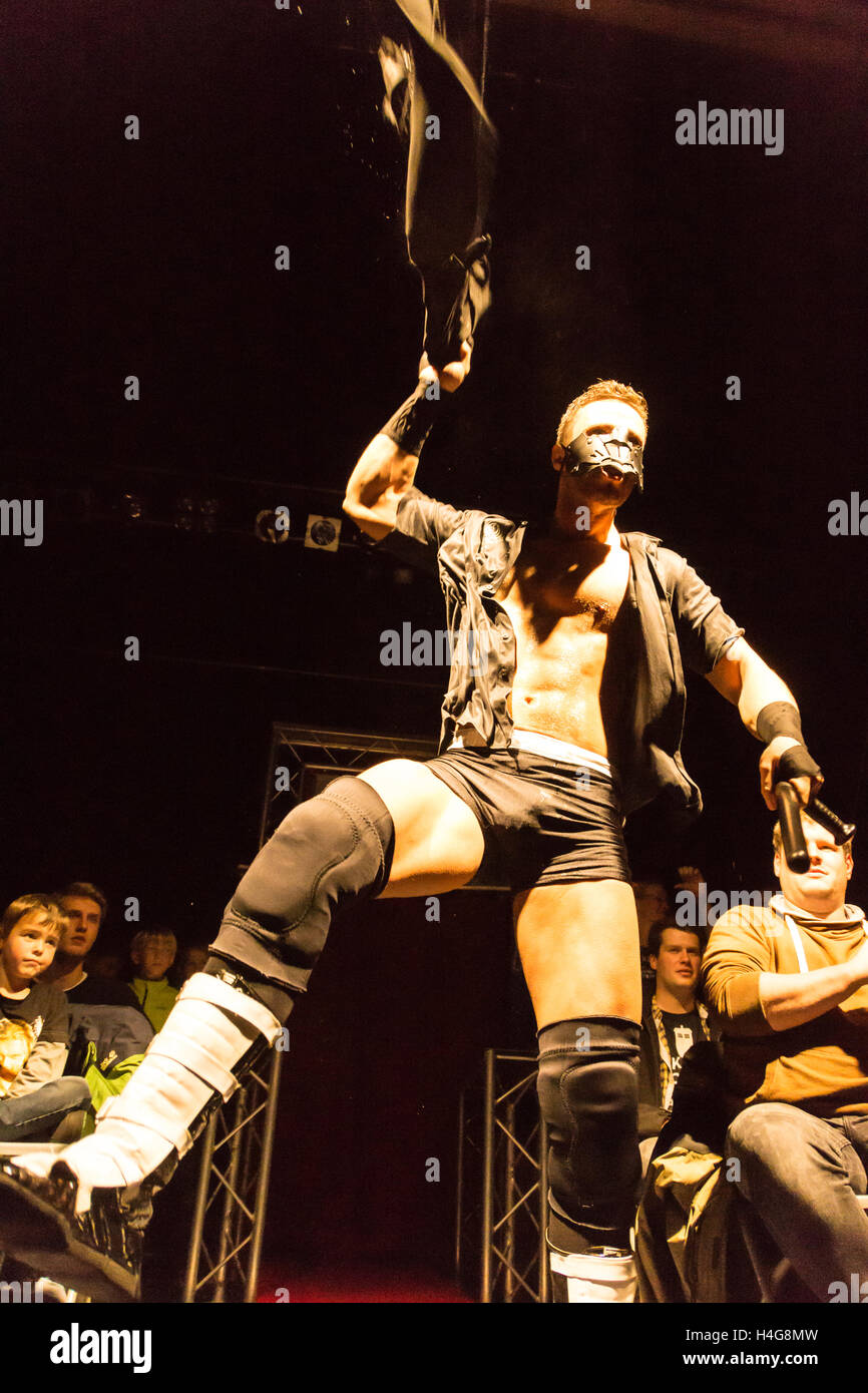 Kiel, Germany. 15th October, 2016.The Tag Team of Ivan Kiev and Pete Bouncer beats the Tag Team of Nitro Green and Raven Credit:  Björn Deutschmann/Alamy Live News Stock Photo