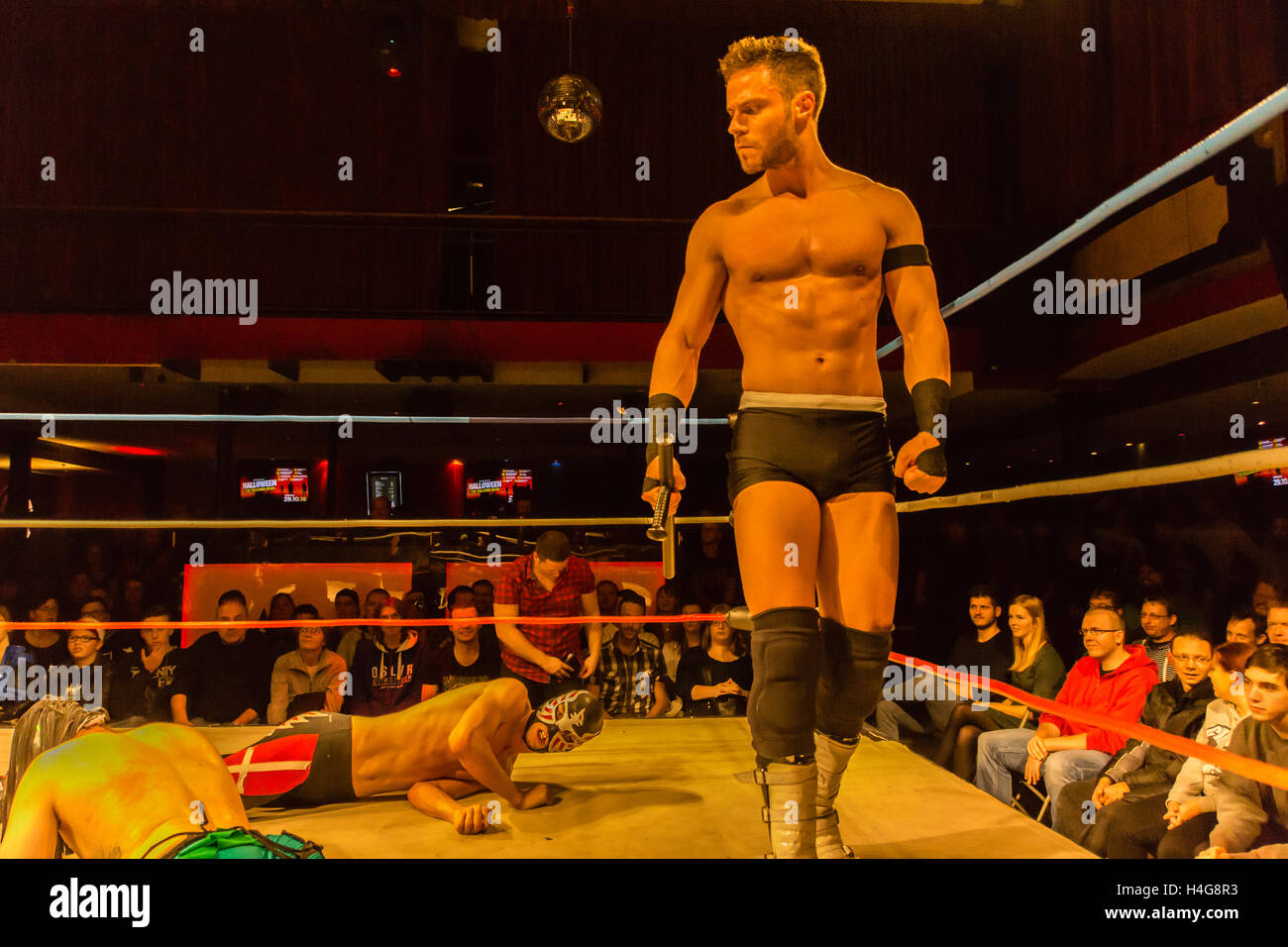 Kiel, Germany. 15th October, 2016.The Tag Team of Ivan Kiev and Pete Bouncer beats the Tag Team of Nitro Green and Raven Credit:  Björn Deutschmann/Alamy Live News Stock Photo