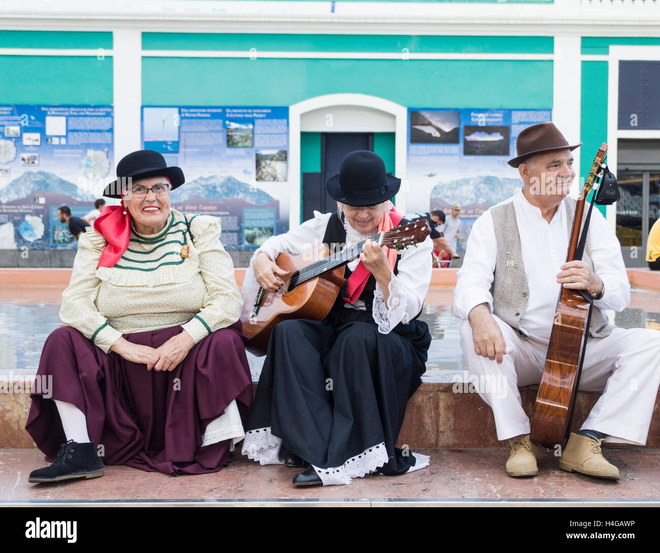 Las Palmas, Gran Canaria, Canary Islands, Spain. 15th October, 2016. Musicians in traditional costume at one of the city`s most important fiestas. Credit:  Alan Dawson News/Alamy Live News Stock Photo