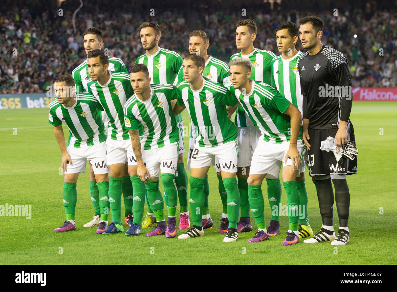 Seville, Spain. 15th October, 2016. - Real Betis  line up for team photo prior to the start the La Liga  match between  Real Betis B. vs Real Madrid as part of La Liga at Estadio Benito Villamarin on October 15, 2016 in Seville Photo by Ismael Molina/ Photo Media Express/Alamy Live News Stock Photo