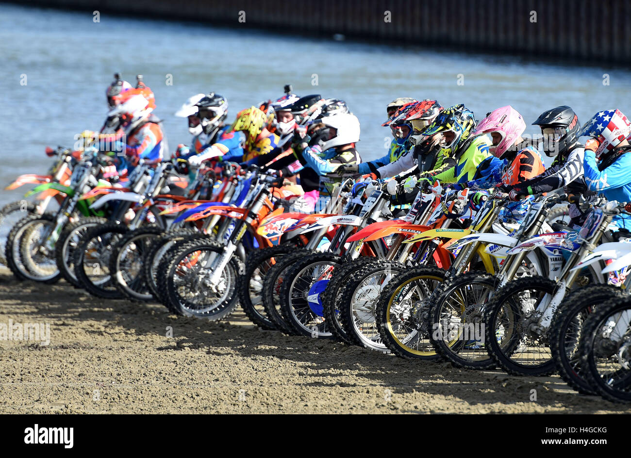 Motocross Race Start Line High Resolution Stock Photography And Images Alamy Motocross Race Start Line High Resolution Stock Photography And Images Alamy