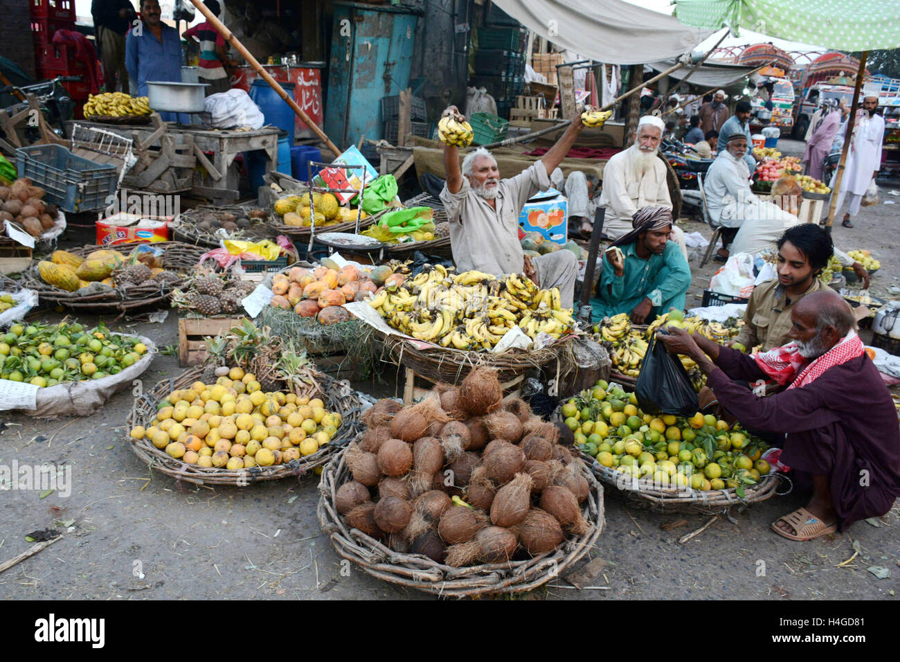 (161016) LAHORE (PAKISTAN), Oct. 16, 2016 (Xinhua) Pakistani