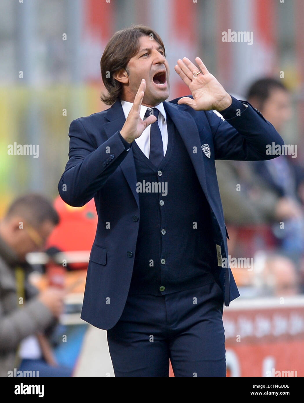 Milan, Italy, 16 october 2016: Massimo Rastelli gestures during the Serie A football match between FC Internazionale and Cagliari Calcio. Credit:  Nicolò Campo/Alamy Live News Stock Photo