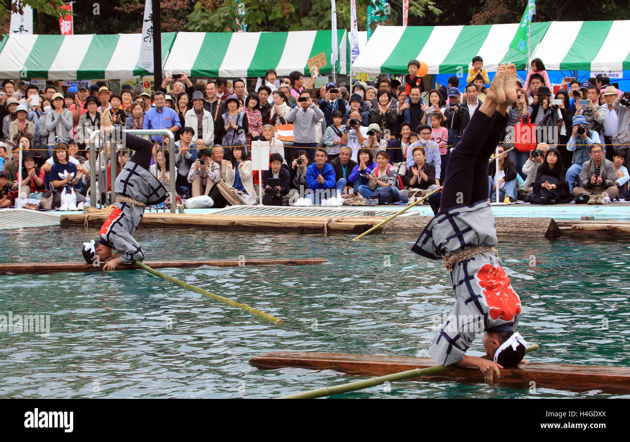 Japanese Life Raft October 16, 2016, Tokyo, Japan - Raftsmen, members of the Kiba ...