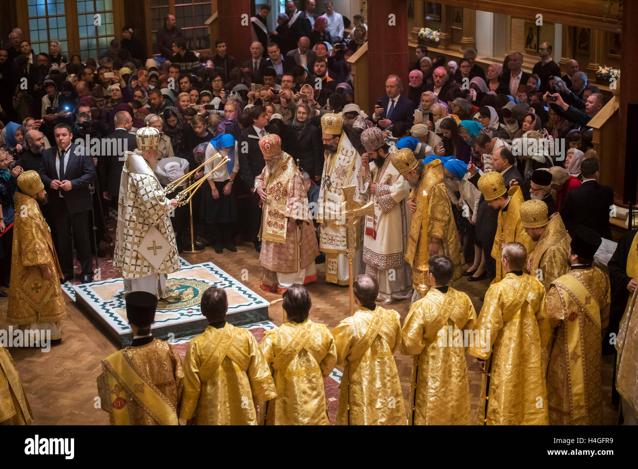 Kensington, London, UK. 16th Oct, 2016.  The consecration of the Cathedral of the Dormition and All Saints. Divine Liturgy. Sanctification of the bells and frescoes on the outer wall of the church. This is part of The pastoral visit of His Holiness Patriarch Kirill of Moscow and All Russia to the United Kingdom.Pic Shows His Holiness Patriarch Kirill entering the Cathedral and having his robes changed Credit:  PAUL GROVER/Alamy Live News Stock Photo