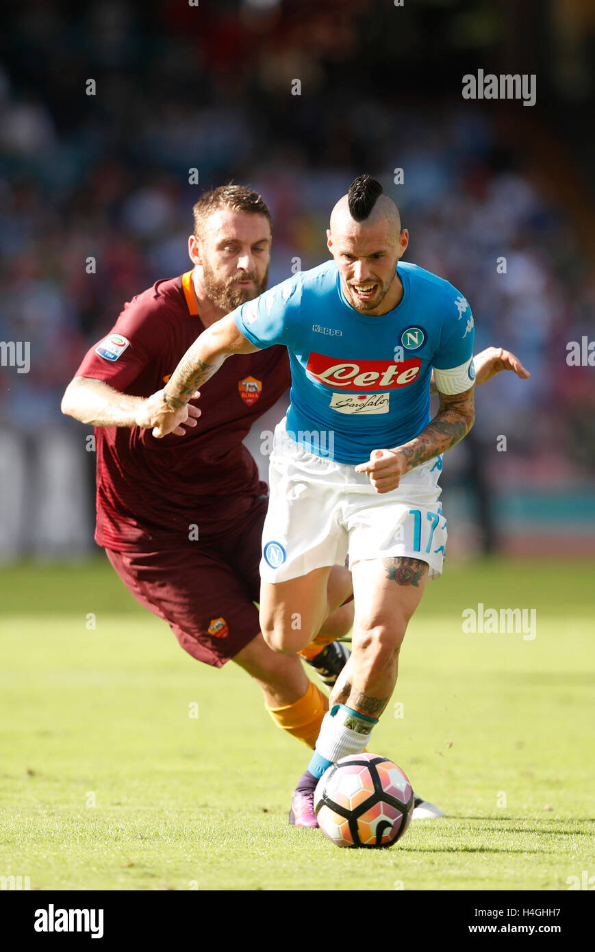 Naples, Italy. 15th Oct, 2016. Napoli Marek Hamsik, right, is chased by ...