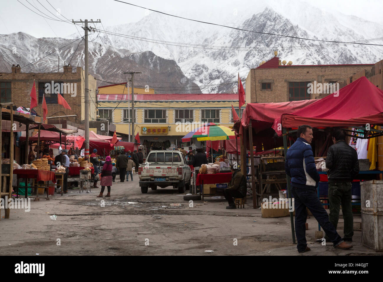 View of downtown of Taxkorgan town in Tajik Autonomous County of  Kashgar Prefecture in western Xinjiang, China Stock Photo
