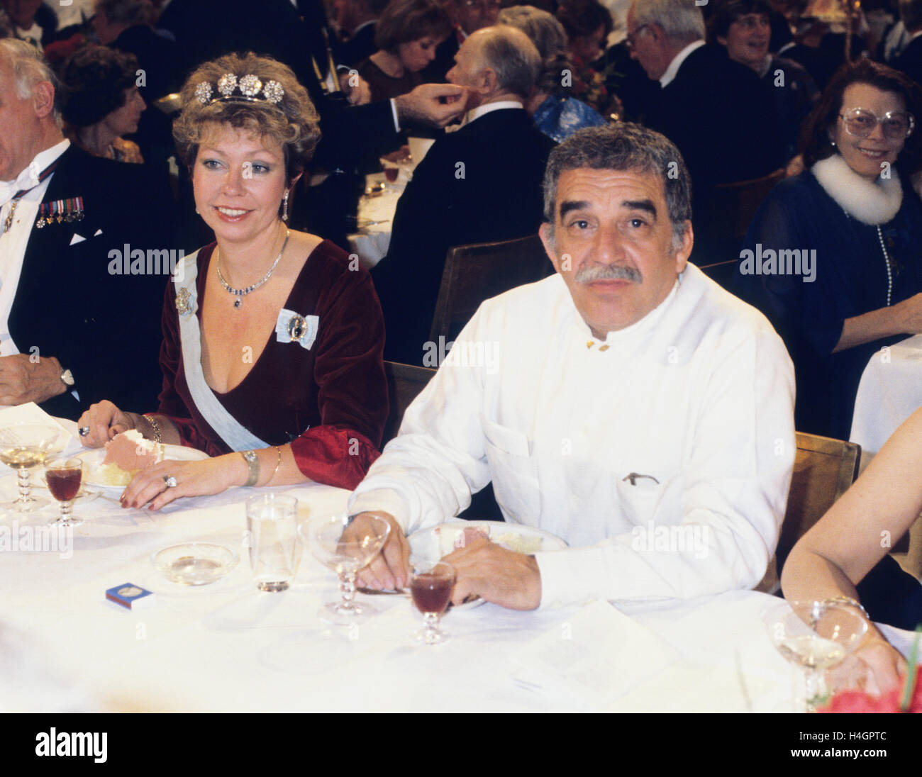 GABRIEL GARCIA MARQUEZ Author and Nobel laureate in literature at Nobel banquet  with dinner partner Princess Christina 1982 Stock Photo