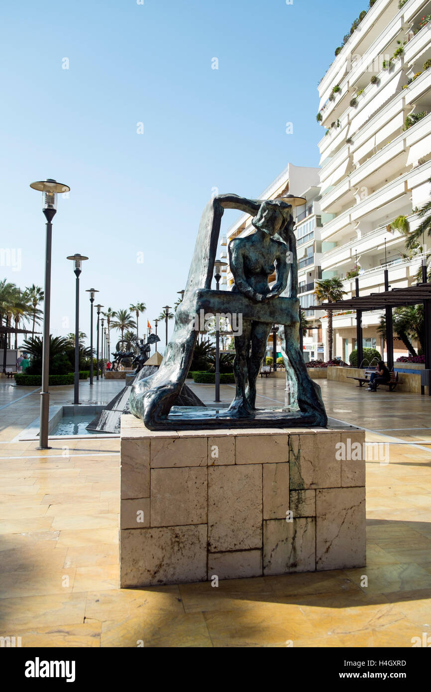 Gala at the window. Dalí bronze sculpture in the Avenida del Mar, Marbella, Costa del Sol, Málaga province, Andalusia, Spain Stock Photo