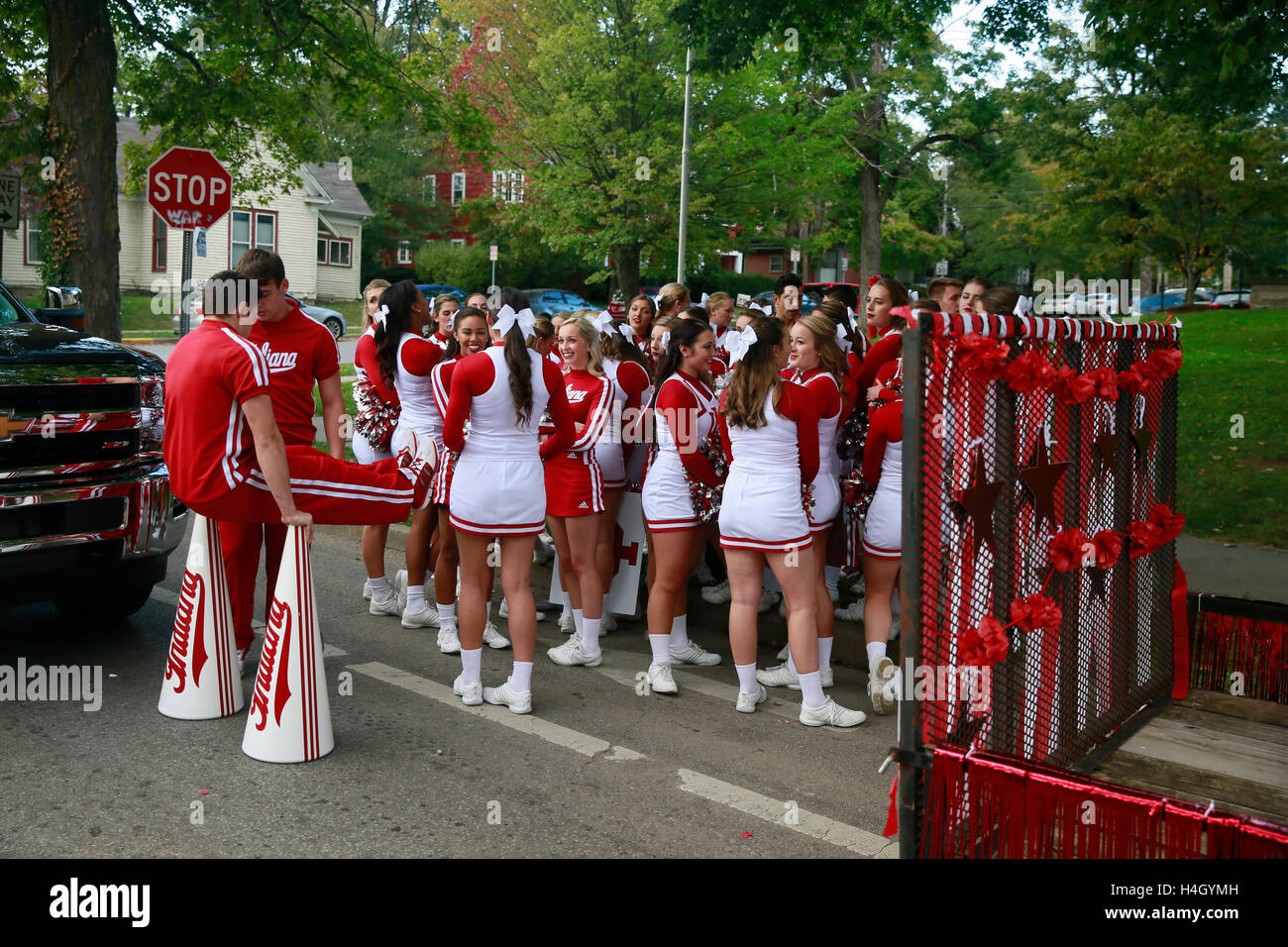 Indiana University cheerleaders. IU parade. (Photo by Jeremy