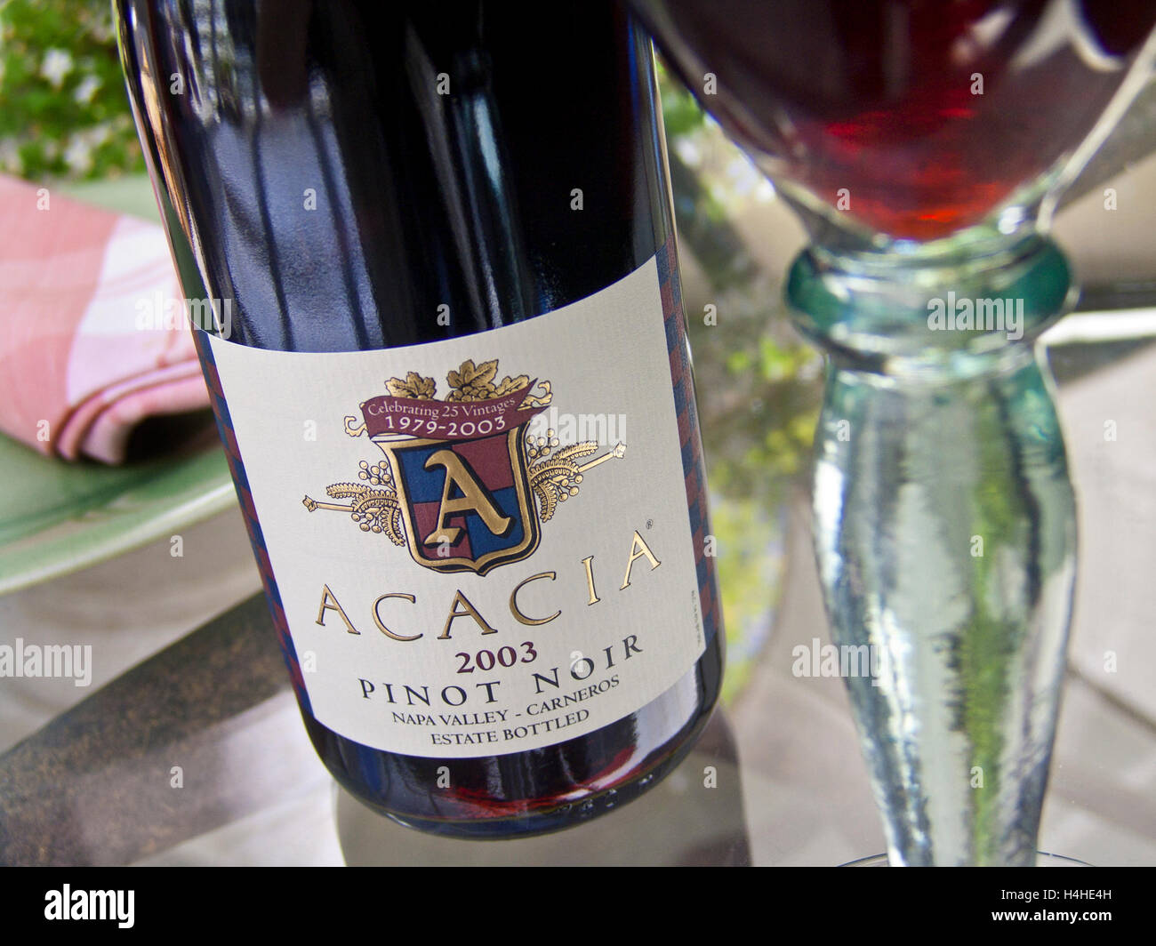 Pinot Noir Receive Meticulous Care Transformation Wine Acacia Winemaking Control Hi Res Stock Photography And Images Alamy Pinot Noir Receive Meticulous Care Transformation Wine Acacia Winemaking Control Hi Res Stock Photography And Images Alamy