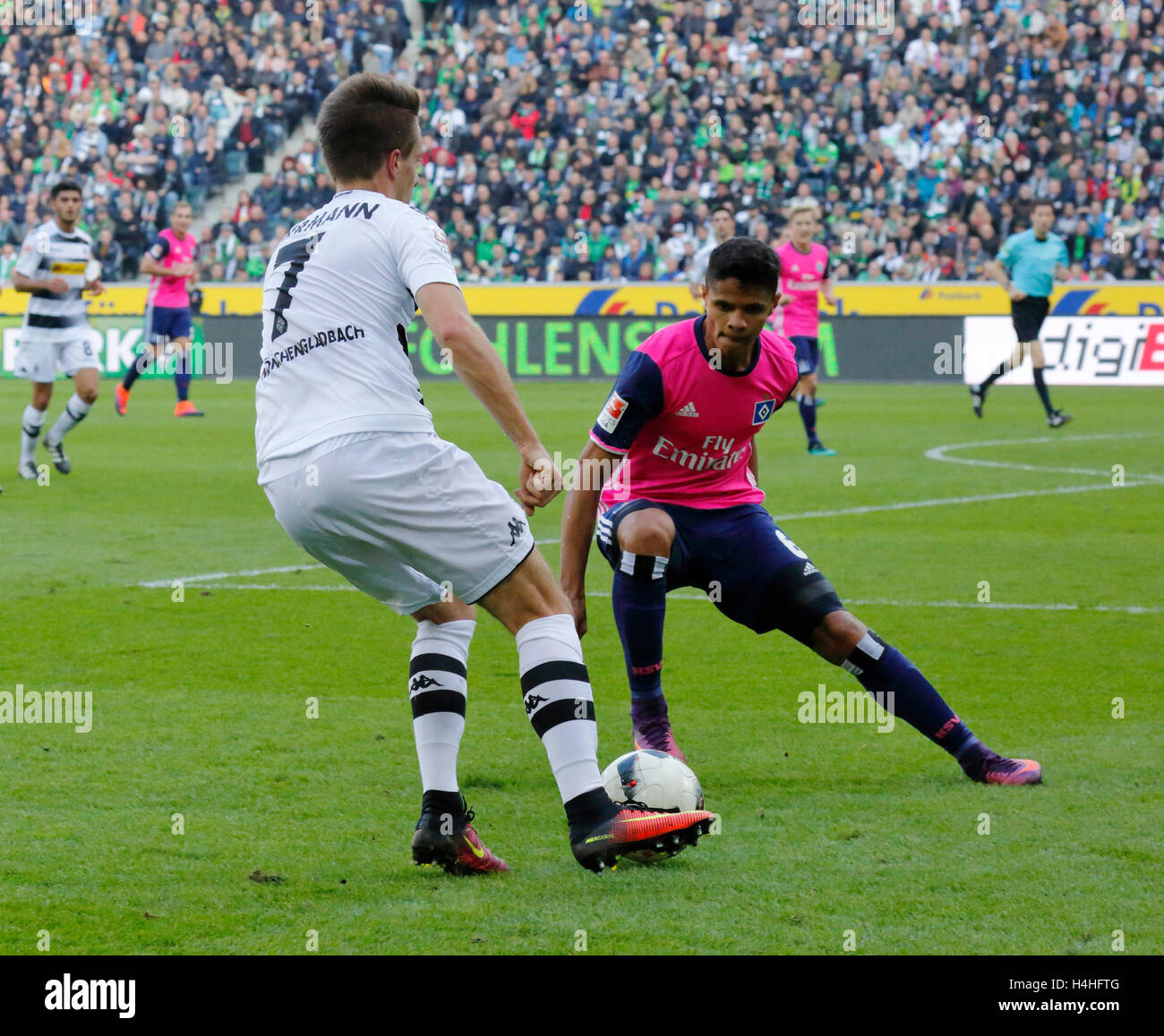 sports, football, Bundesliga, 2016/2017, Borussia Moenchengladbach versus Hamburger SV 0:0, Stadium Borussia Park, scene of the match, Patrick Herrmann (MG) left and Douglas Dos Santos Justino de Melo (HSV) Stock Photo