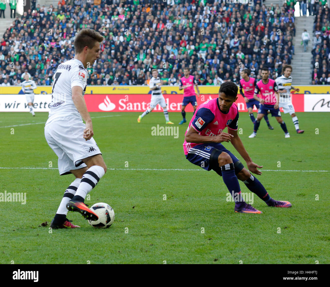 sports, football, Bundesliga, 2016/2017, Borussia Moenchengladbach versus Hamburger SV 0:0, Stadium Borussia Park, scene of the match, Patrick Herrmann (MG) left and Douglas Dos Santos Justino de Melo (HSV) Stock Photo