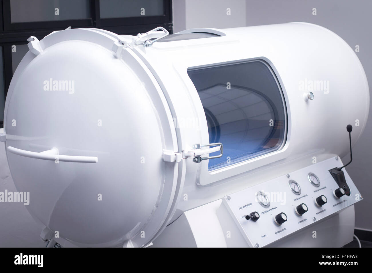 HBOT hyperbaric oxygen therapy chamber tank in hopsital medical center