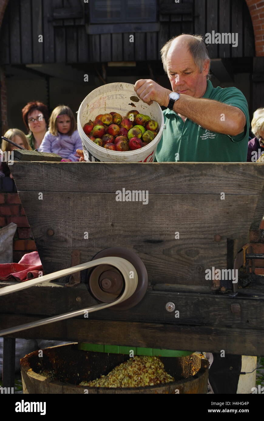 Cider Pressing Demonstration Stock Photo Alamy