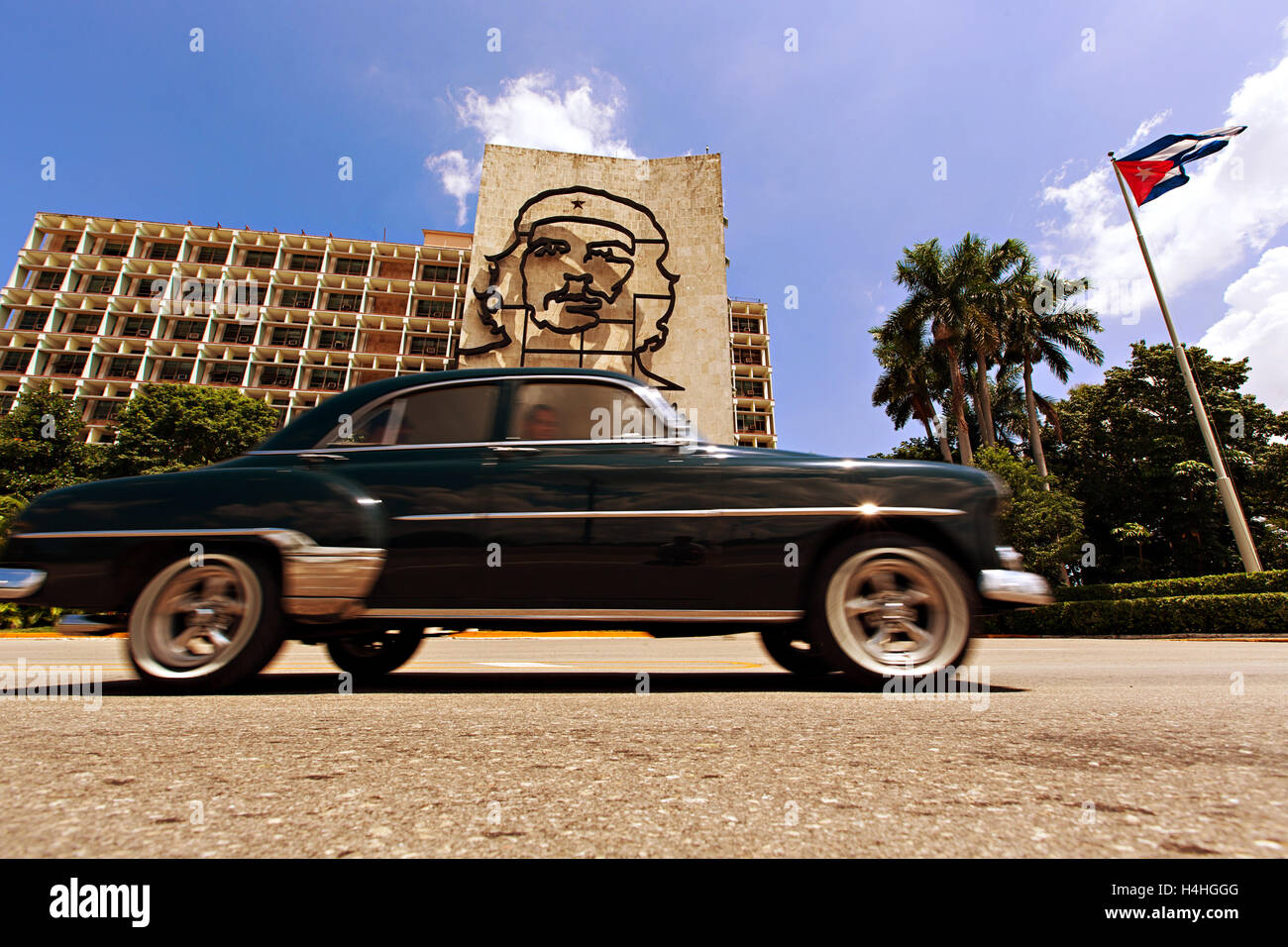 Memorial Ernesto Che Guevara on Ministry of Interior building, Plaza de la revolucion, Havana, Cuba, old car, cuban flag Stock Photo