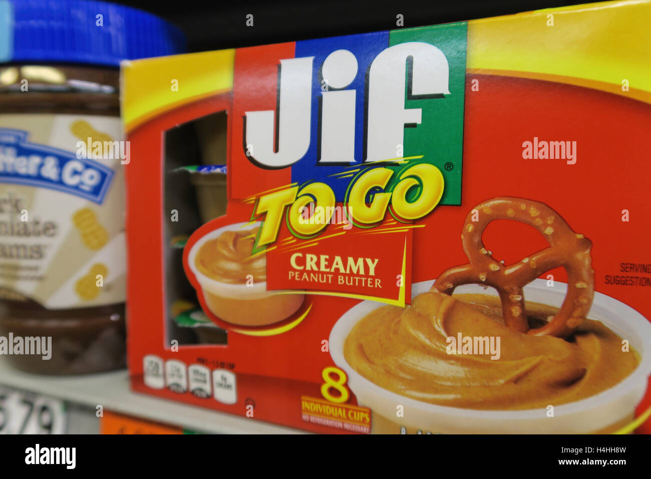 jif-to-go-brand-peanut-butter-boxes-on-grocery-store-shelf-usa-stock