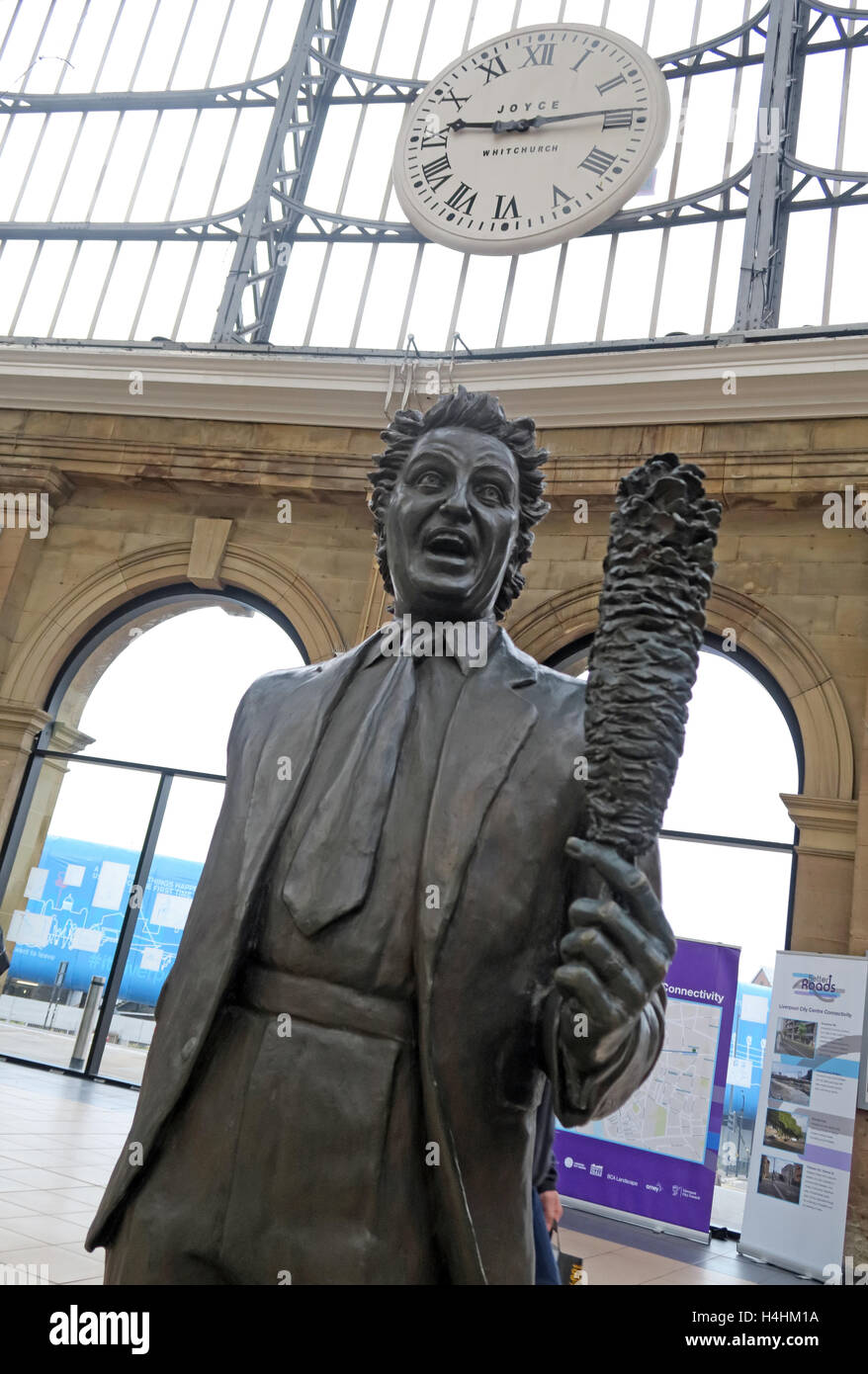 Ken Dodd Statue,Liverpool Lime St,Railway Station,England,UK Stock Photo