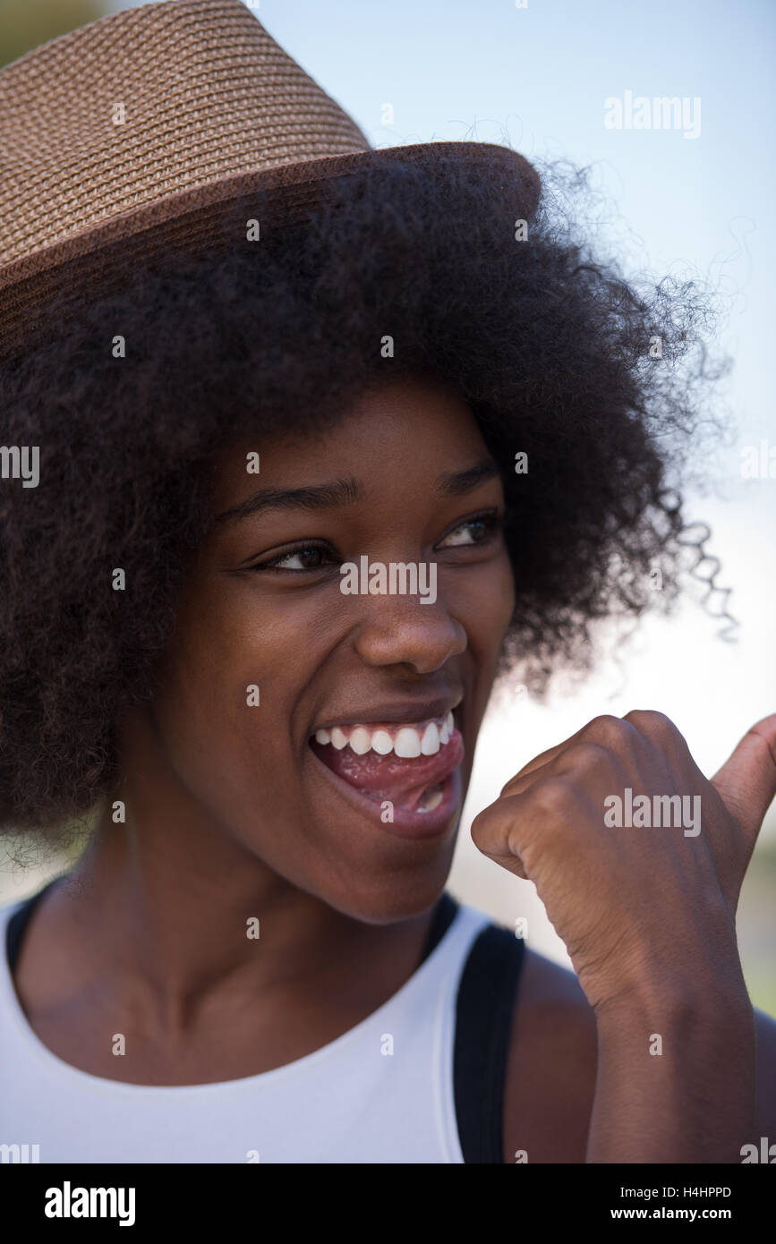 Close up portrait of a beautiful young african american woman smiling ...