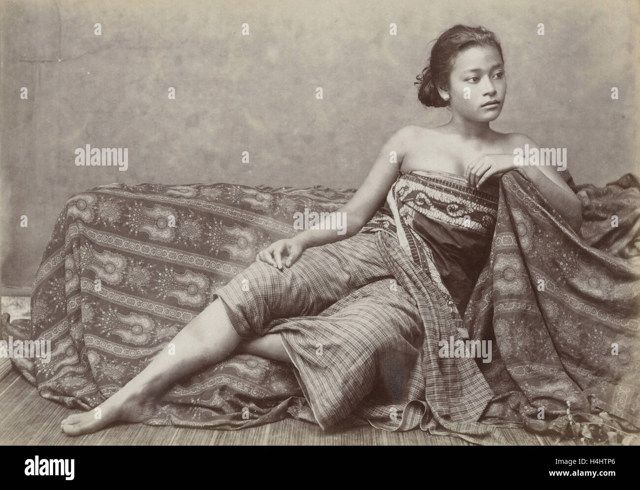 Portrait of a Javanese woman in traditional clothing, Anonymous, 1880-1910, Indonesia Stock Photo