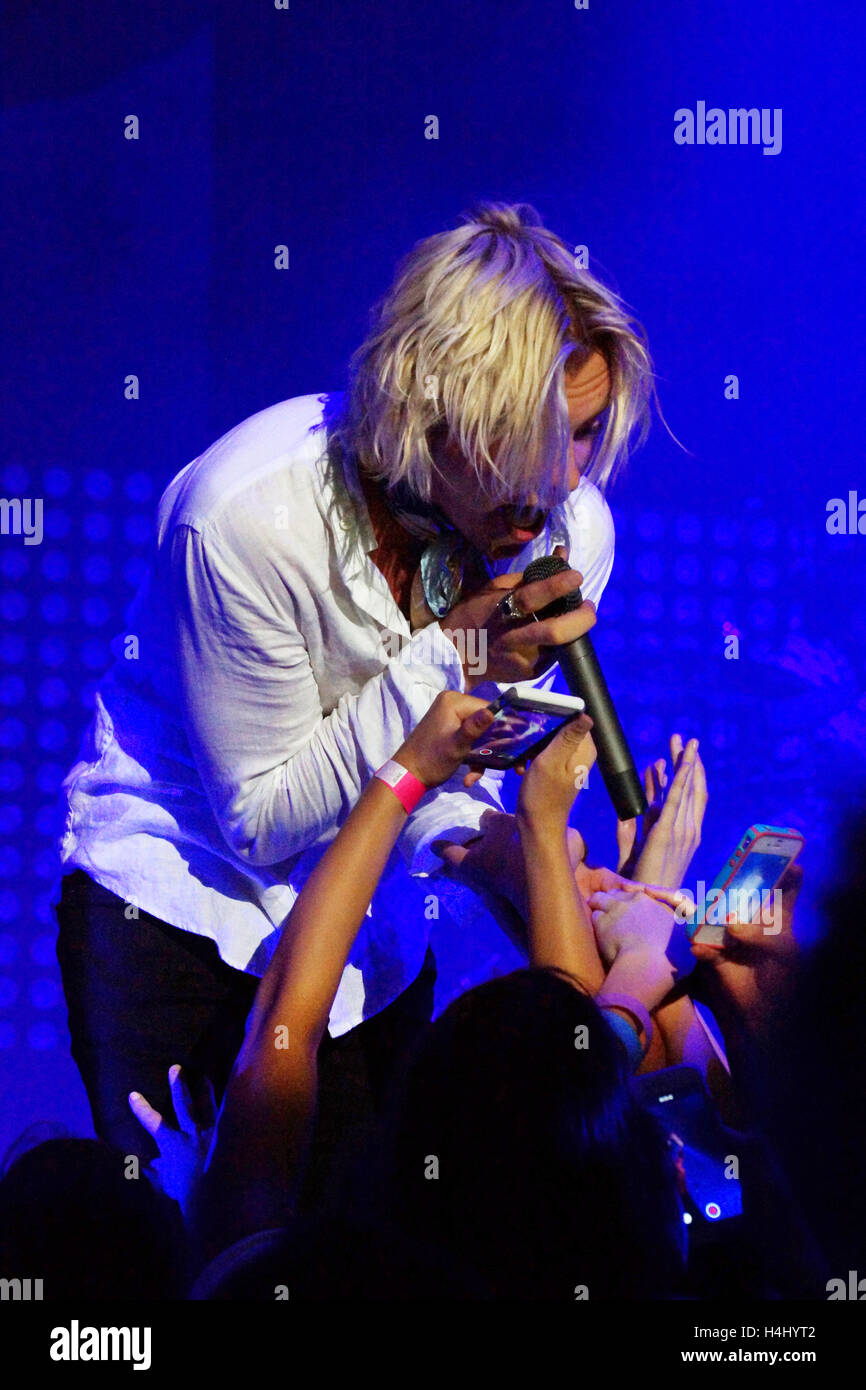 Ross lynch and r5 hi-res stock photography and images - Alamy