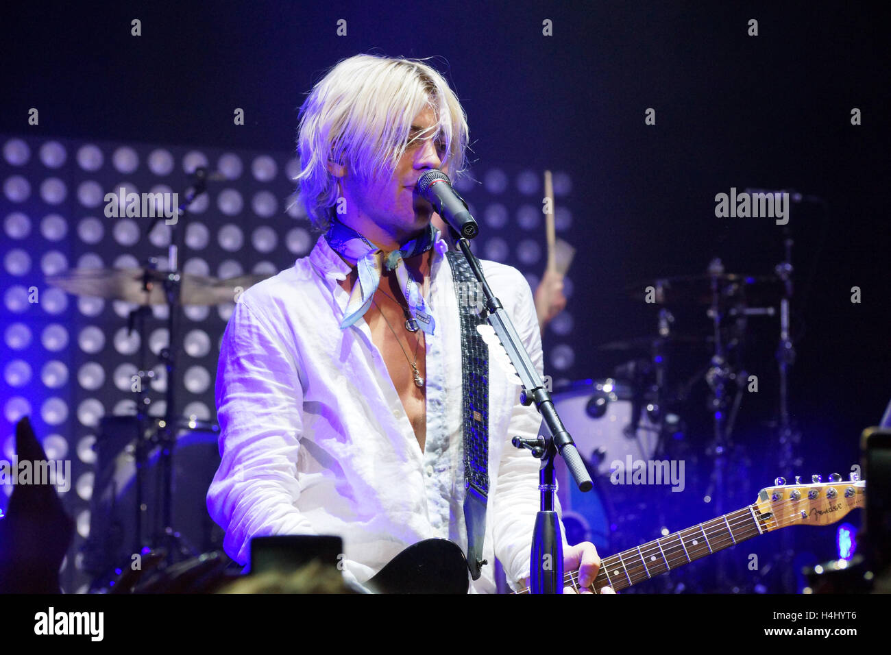Ross lynch of r5 hi-res stock photography and images - Alamy