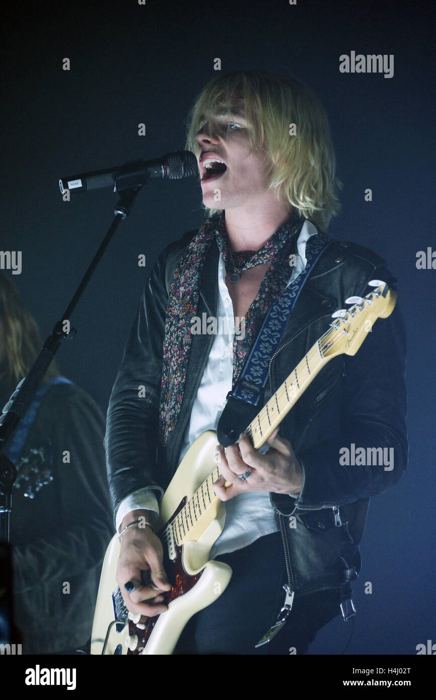 Ross lynch of r5 hi-res stock photography and images - Alamy