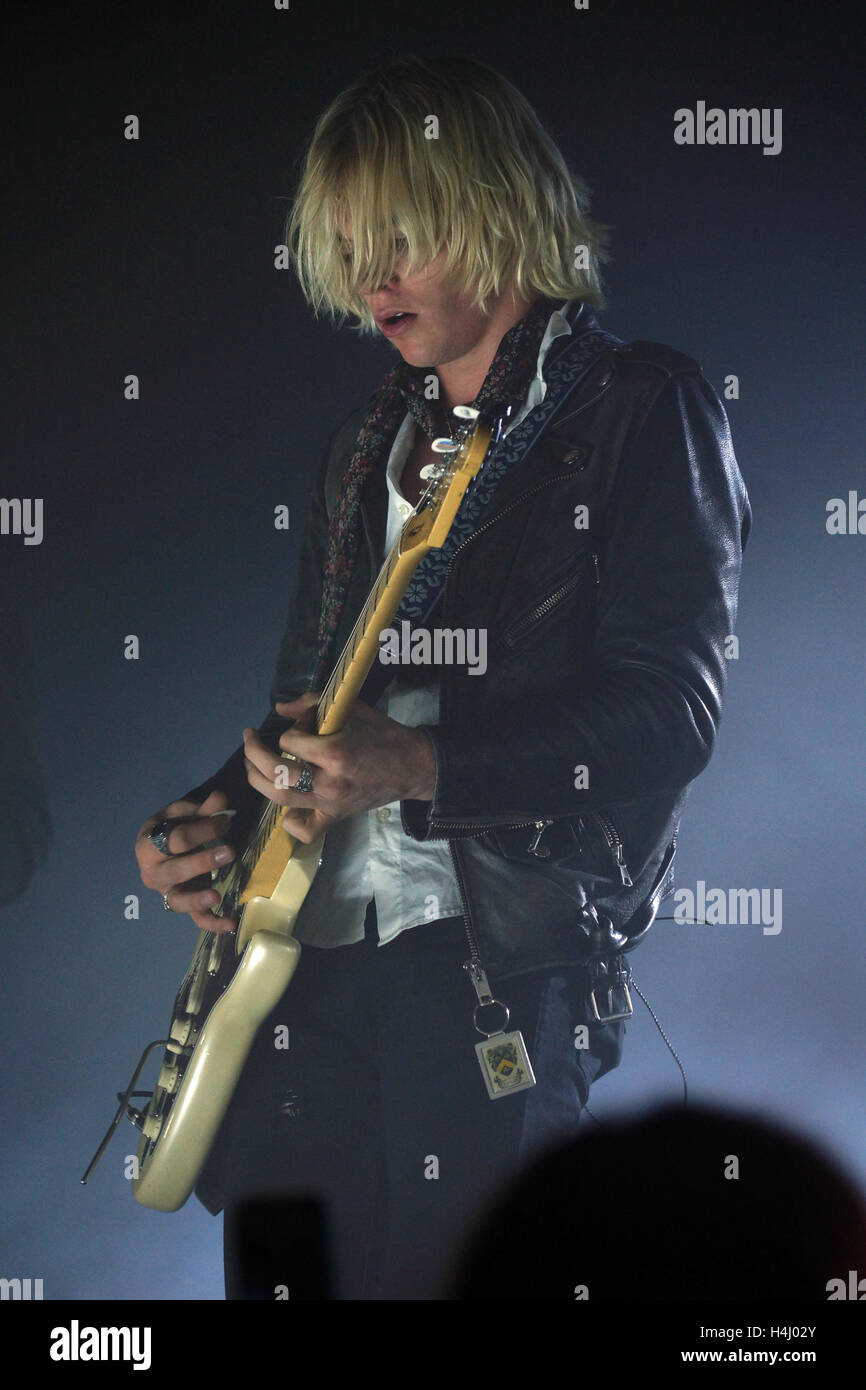 Ross lynch of r5 hi-res stock photography and images - Alamy