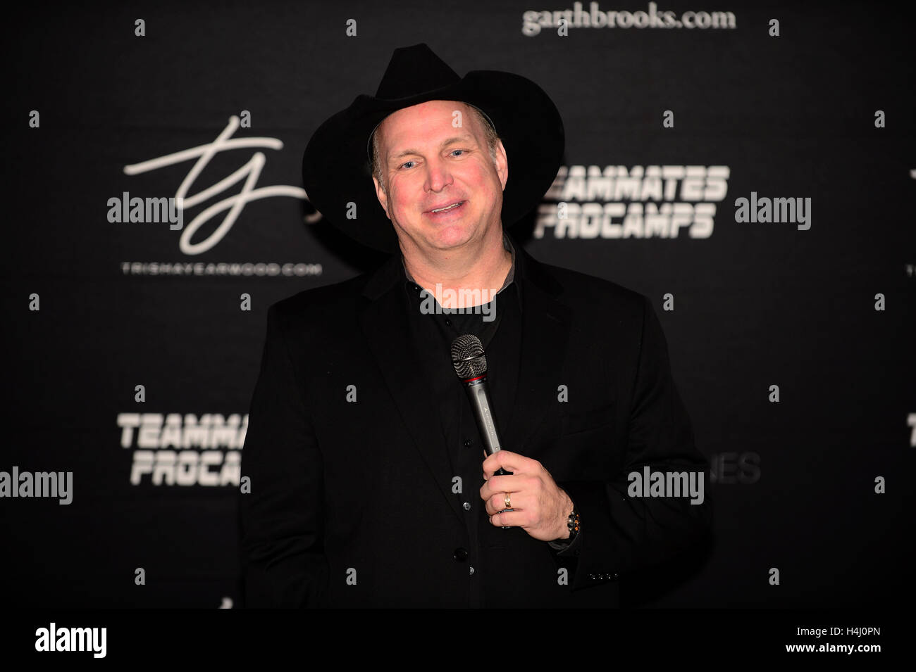 Garth Brooks Denver press conference for his first Denver show in over 18 years at the Children's hospital on March 18th, 2015  in Aurora Colorado. Stock Photo