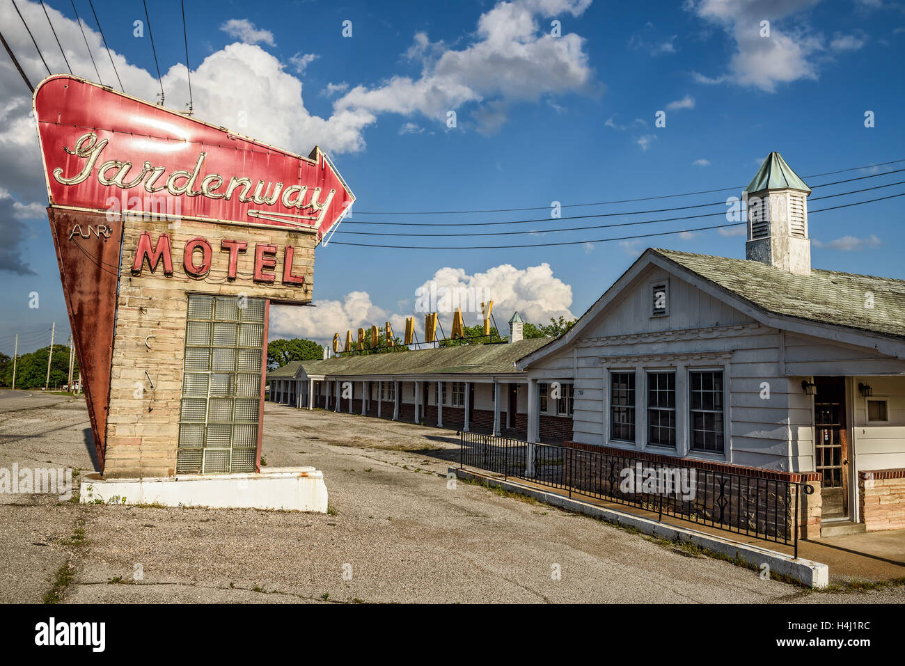 Abandoned Gardenway Motel and vintage neon sign on historic Route 66 in Missouri Stock Photo