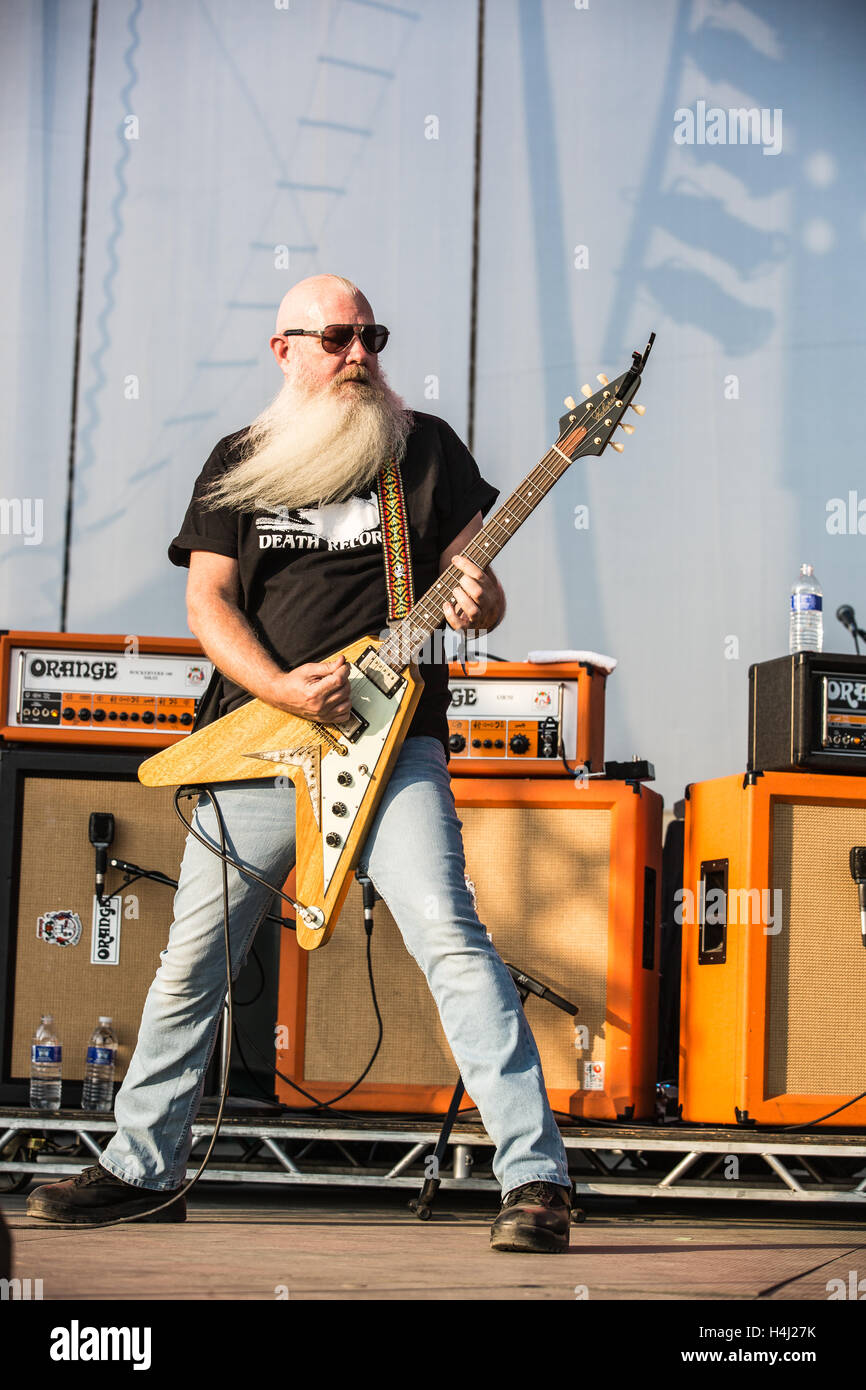 Dave catching hires stock photography and images Alamy