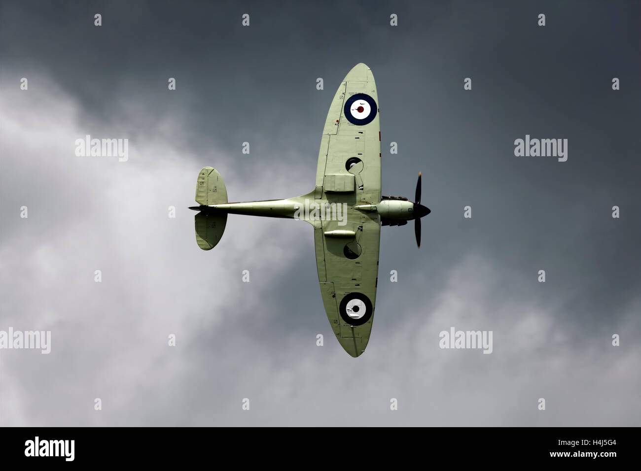 Spitfire Mk llA Spitfire Mk llA