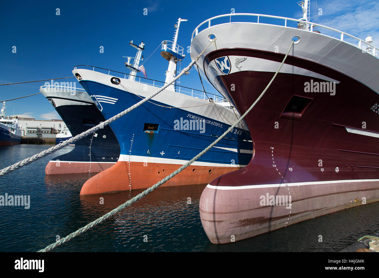 Ships mooring lines hires stock photography and images Alamy