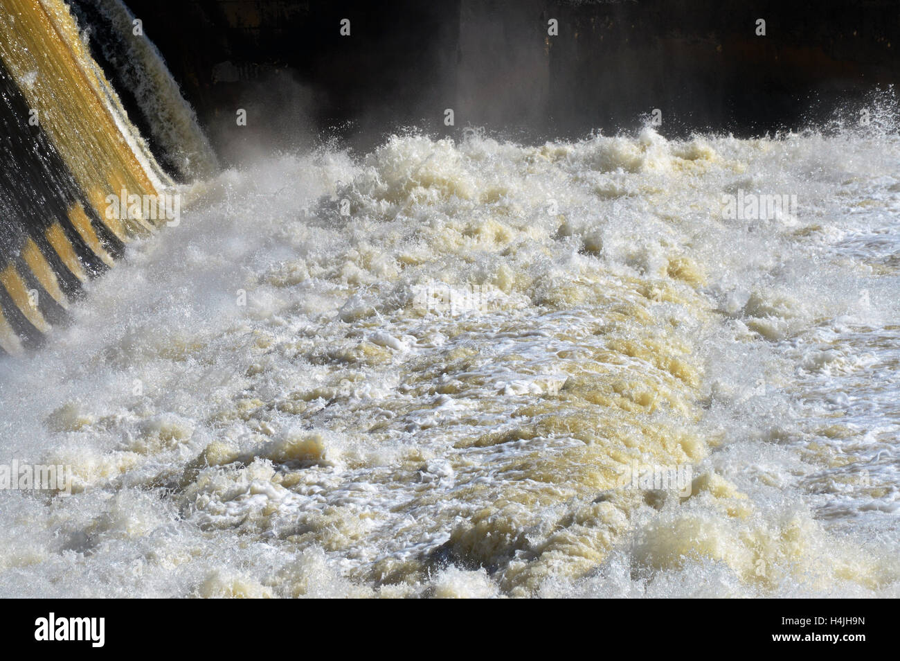 Ford water splash hi-res stock photography and images - Alamy