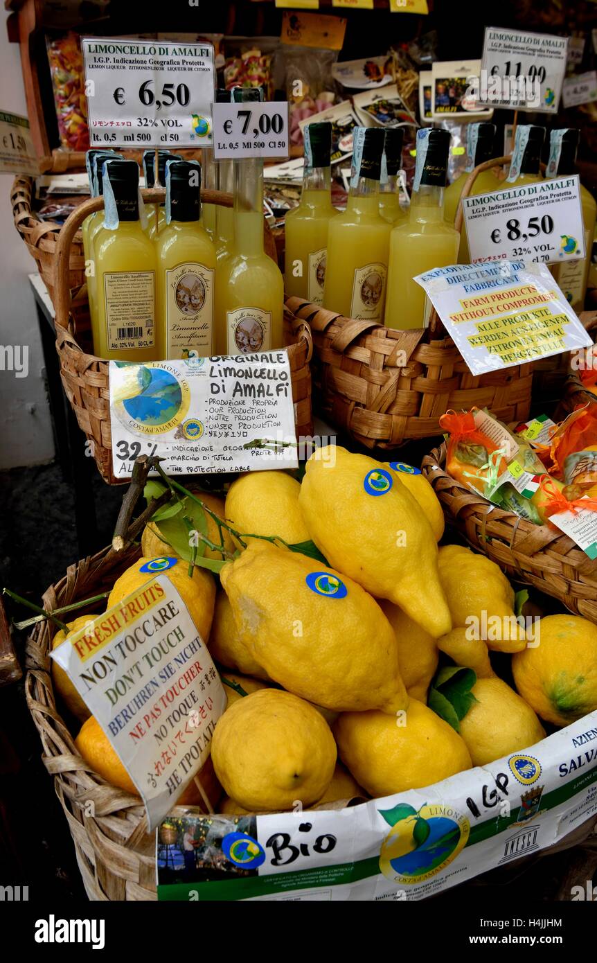 Sfusato or Amalfi lemons, limoncello, in a shop in Amalfi, Amalfi Coast, Campania, Italy Stock Photo