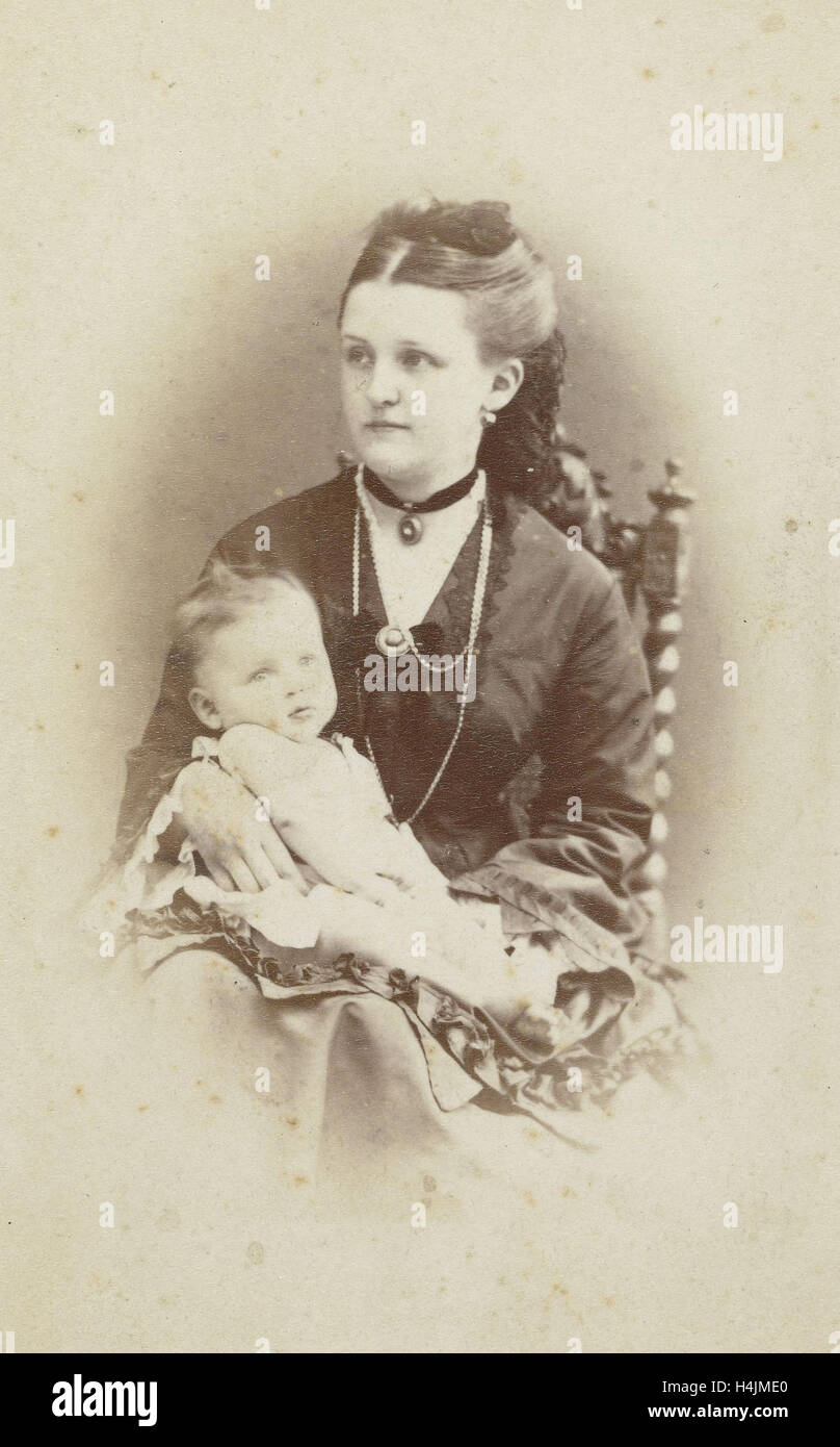 Portrait of a woman with a baby, WJ Gram Mann, c. 1870 - c. 1874 Stock Photo