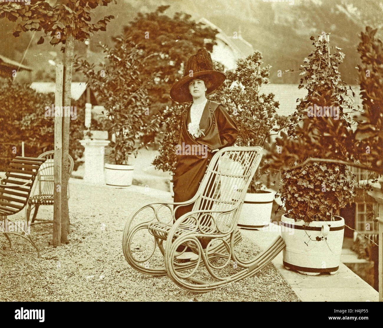 1900 woman hi-res stock photography and images - Alamy