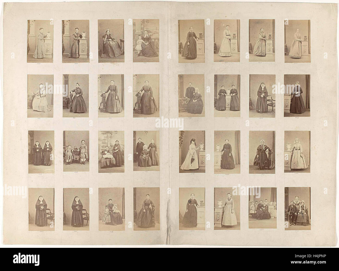 Journal 32 cartes-de-visite of inventory from an unknown portrait photographer, Anonymous, c. 1860 - c. 1870 Stock Photo