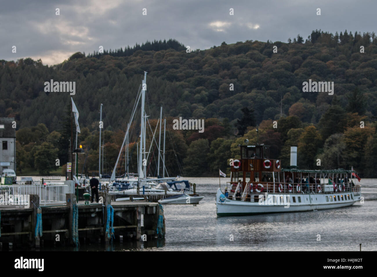 BownessonWindermere, Cumbria, UK. 16th Oct, 2016. UK Weather Lake