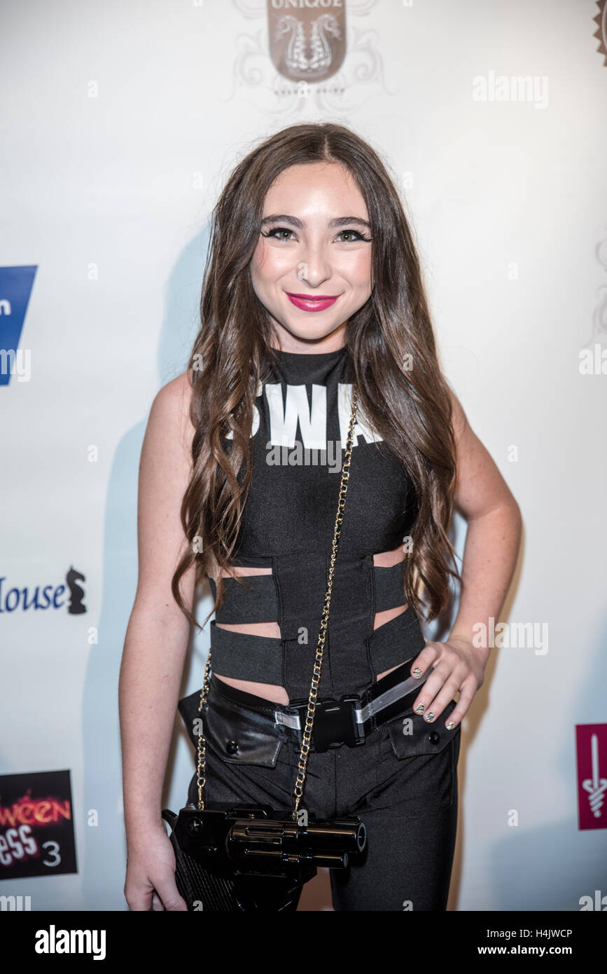Los Angeles, USA. 15th Oct, 2016. Ava Cantrell arrives at Halloween
