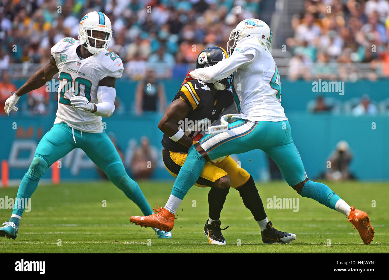 Miami Gardens, FL, USA. 16th Oct, 2016. Miami Dolphins cornerback Byron Maxwell (41) brings down