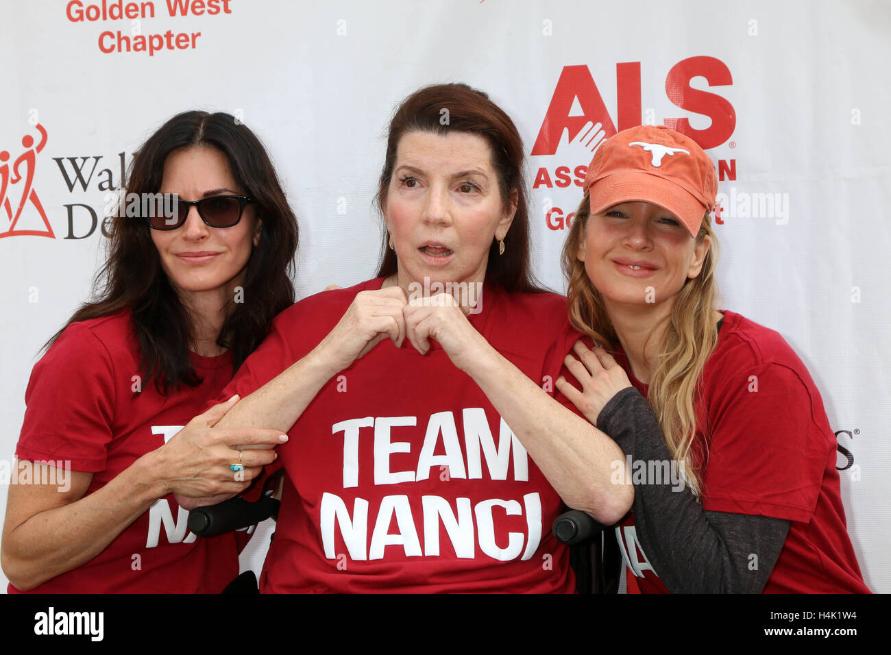Los Angeles, Ca, USA. 16th Oct, 2016. Courteney Cox, Nanci Ryder, Renee
