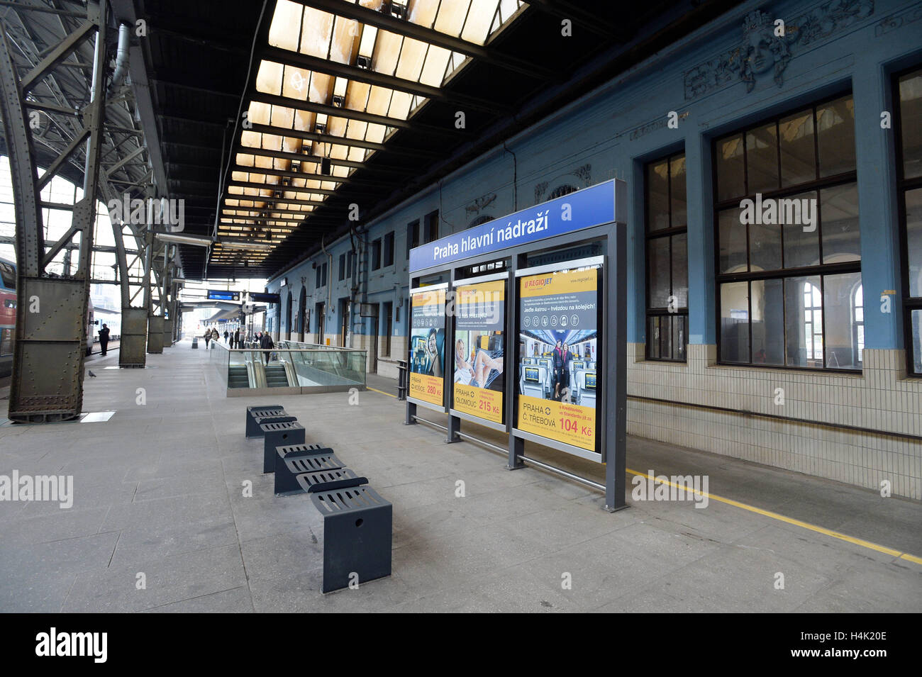 Rail track management company SZDC is prepared to pay to Italian firm Grandi Stazioni the amount of money provably spent on construction work at Prague's main train station (on the photo from October 14), it prefers an off-court settlement, SZDC CEO Pavel Sury said on Sunday but admitted that the dispute will probably end at court. SZDC terminated the lease contract with Grandi Stazioni as of midnight, October 16, because the company failed to reconstruct historic building Fanta on time. Grandi Stazioni, which was to have the railway station leased for another 30 years, earlier said that if SZ Stock Photo