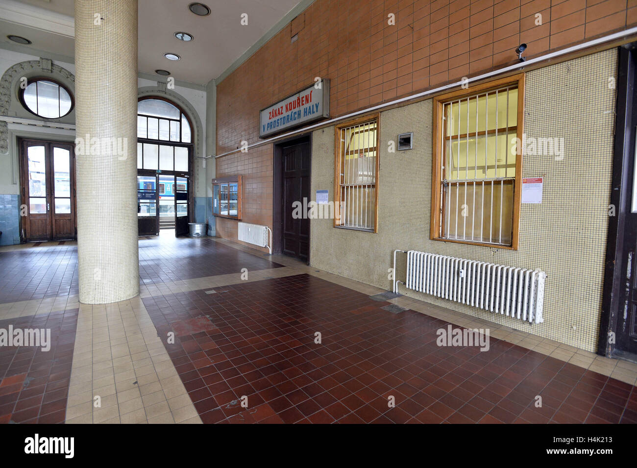 Rail track management company SZDC is prepared to pay to Italian firm Grandi Stazioni the amount of money provably spent on construction work at Prague's main train station (on the photo from October 14), it prefers an off-court settlement, SZDC CEO Pavel Sury said on Sunday but admitted that the dispute will probably end at court. SZDC terminated the lease contract with Grandi Stazioni as of midnight, October 16, because the company failed to reconstruct historic building Fanta on time. Grandi Stazioni, which was to have the railway station leased for another 30 years, earlier said that if SZ Stock Photo
