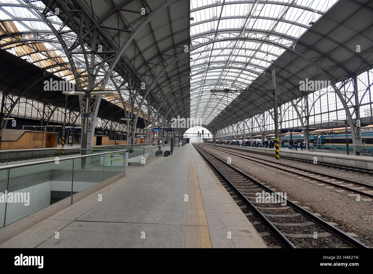 Rail track management company SZDC is prepared to pay to Italian firm Grandi Stazioni the amount of money provably spent on construction work at Prague's main train station (on the photo from October 14), it prefers an off-court settlement, SZDC CEO Pavel Sury said on Sunday but admitted that the dispute will probably end at court. SZDC terminated the lease contract with Grandi Stazioni as of midnight, October 16, because the company failed to reconstruct historic building Fanta on time. Grandi Stazioni, which was to have the railway station leased for another 30 years, earlier said that if SZ Stock Photo
