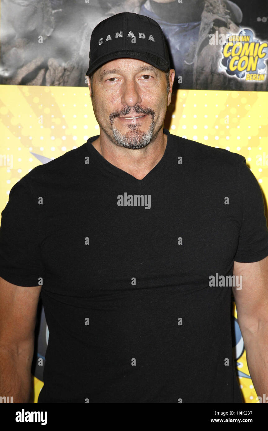 Berlin, Germany. 15th Oct, 2016. Ken Kirzinger attends the German Comic