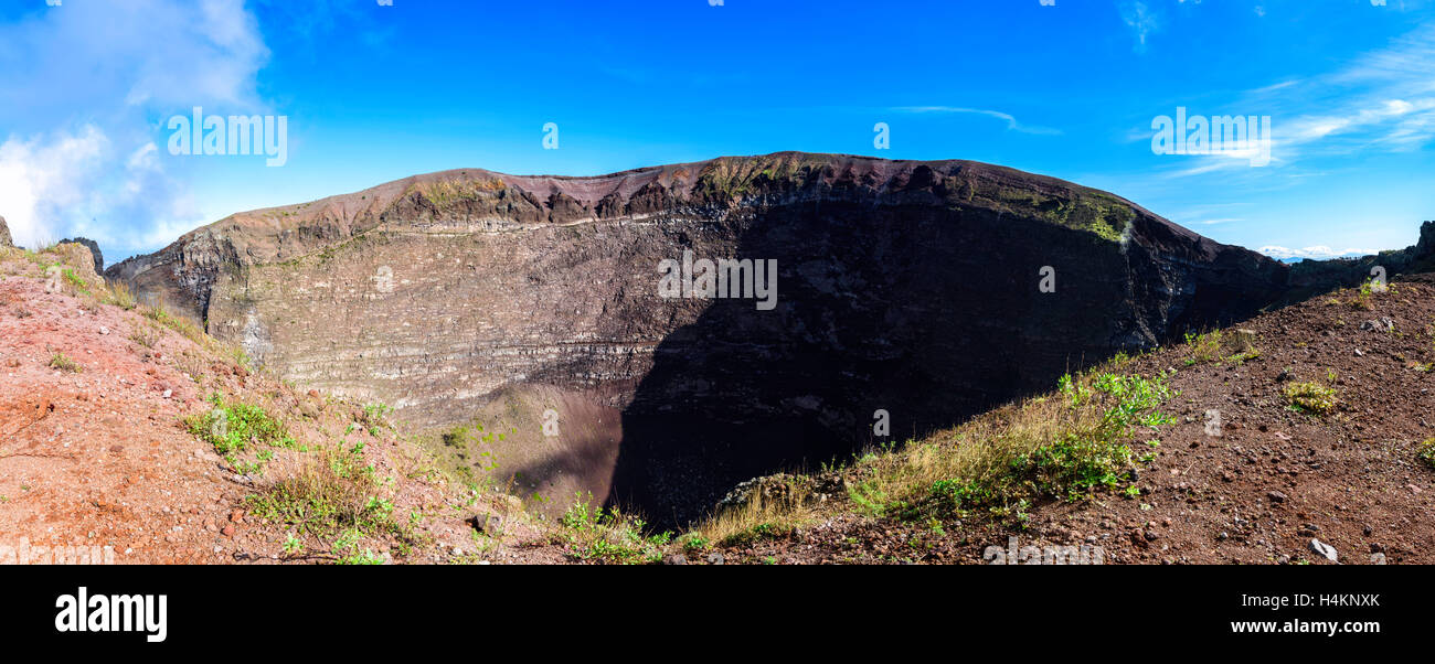Volcano Rim Mt vesuvius volcano hi-res stock photography and images - Alamy