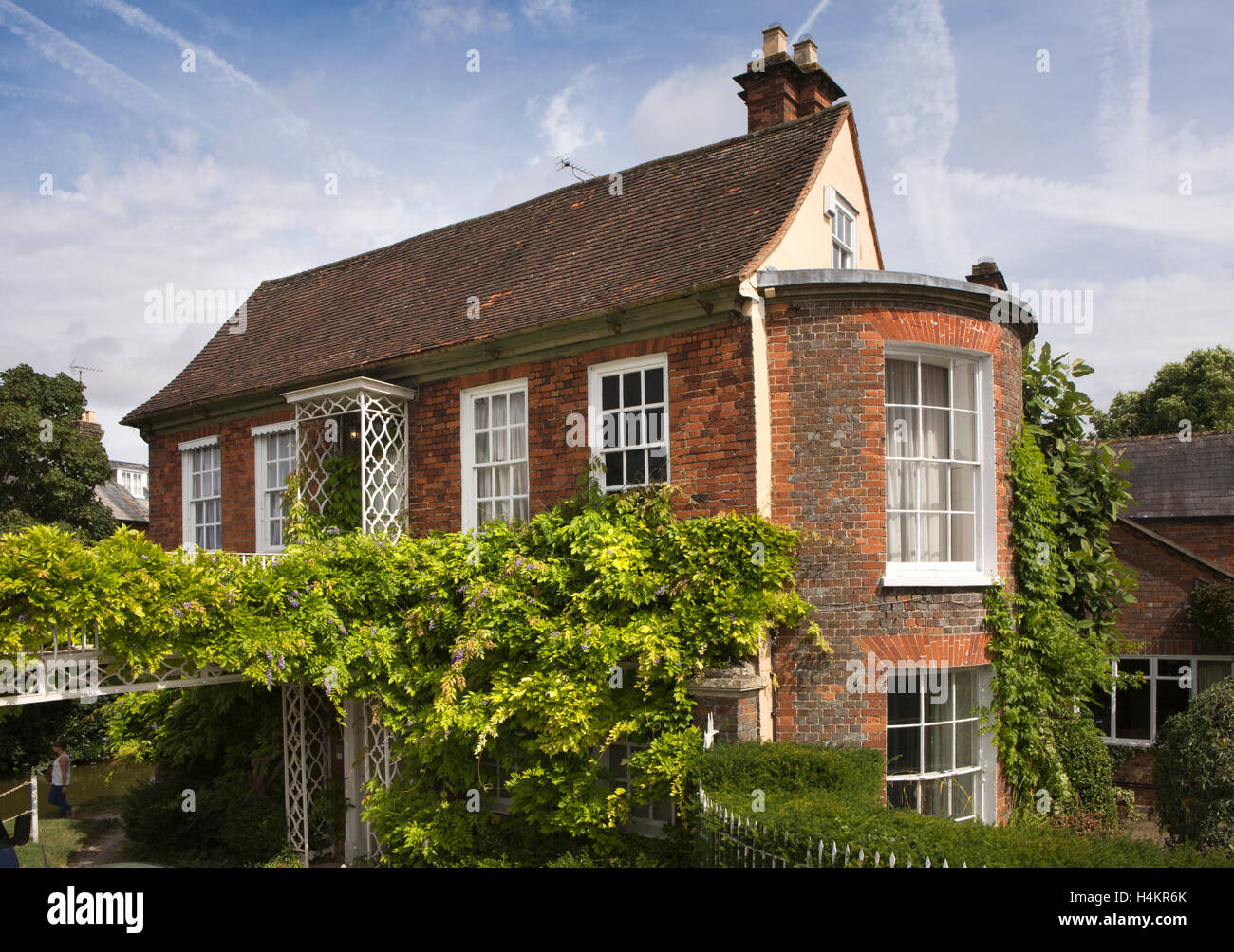 England, Berkshire, Hungerford, High Street, house with footbridge to